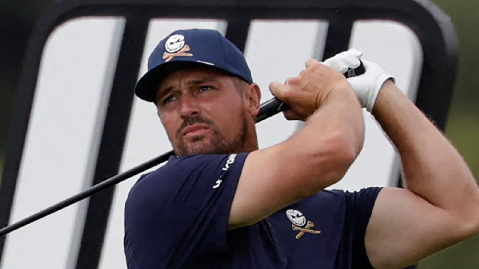 德尚博在南非LIV高尔夫赛加洞击败拉姆再夺冠军，Crushers队捧团体赛金杯