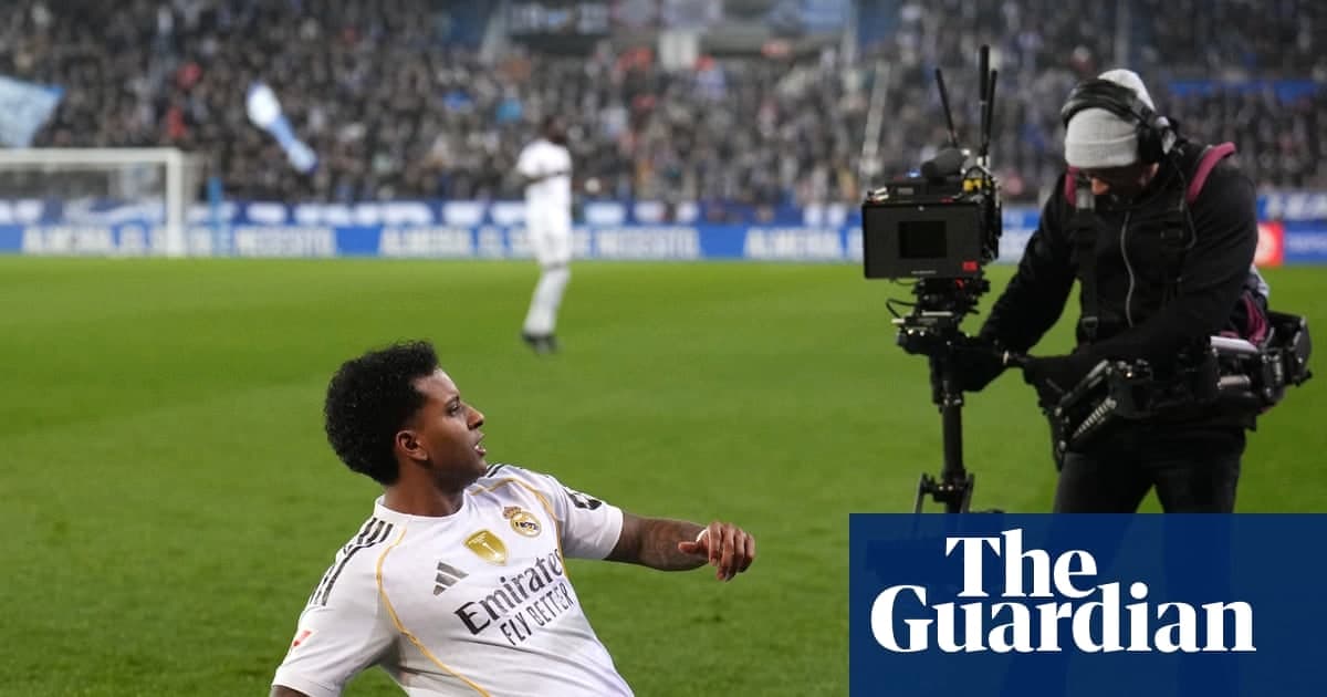 皇家马德里客场2-1阿拉维斯缓解压力，继续追赶巴塞罗那