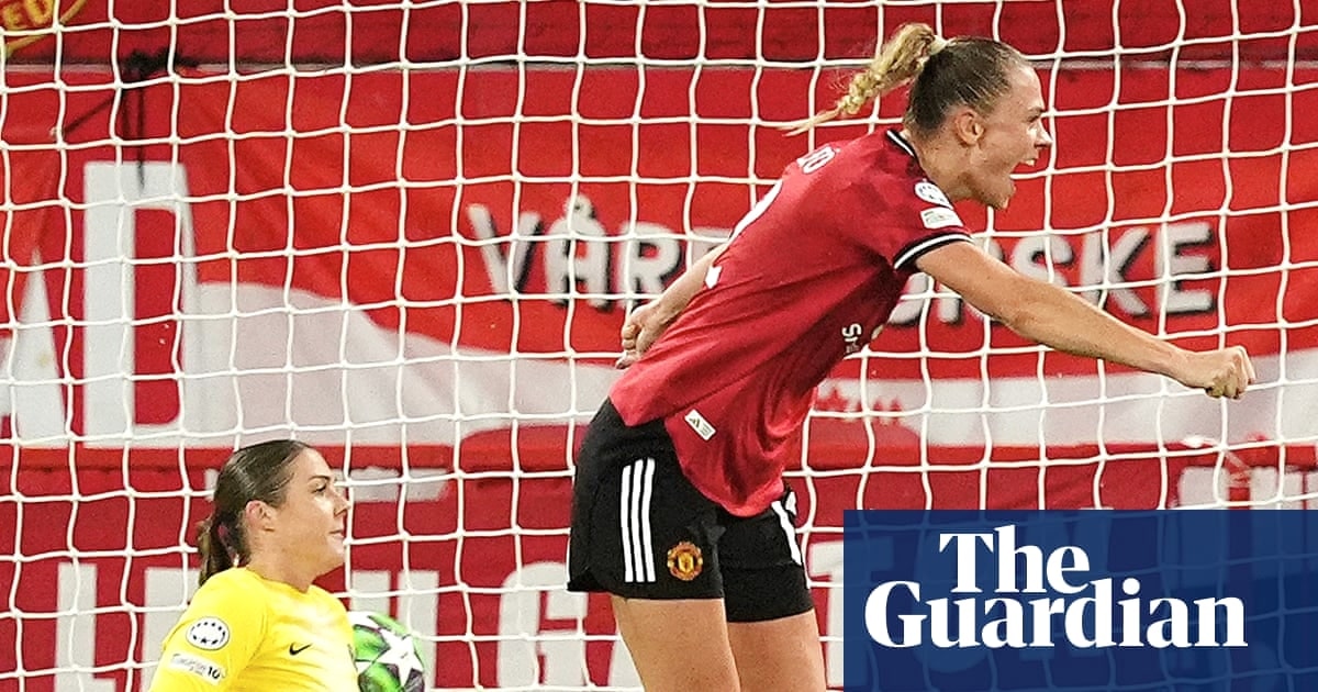 埃尔普斯回归遭嘘，罗尔福头球助曼联女足击败巴黎圣日耳曼