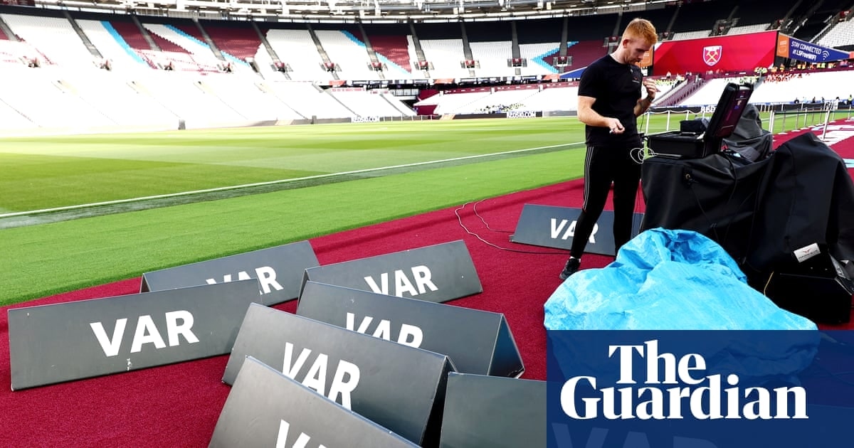 IFAB 扩大 VAR 介入至二黄与角球，门将出球限八秒