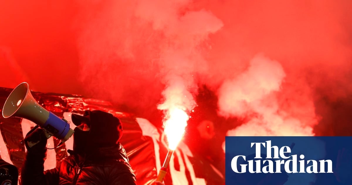 水晶宫球迷在斯特拉斯堡互斗升级：长期恩怨引发冲突