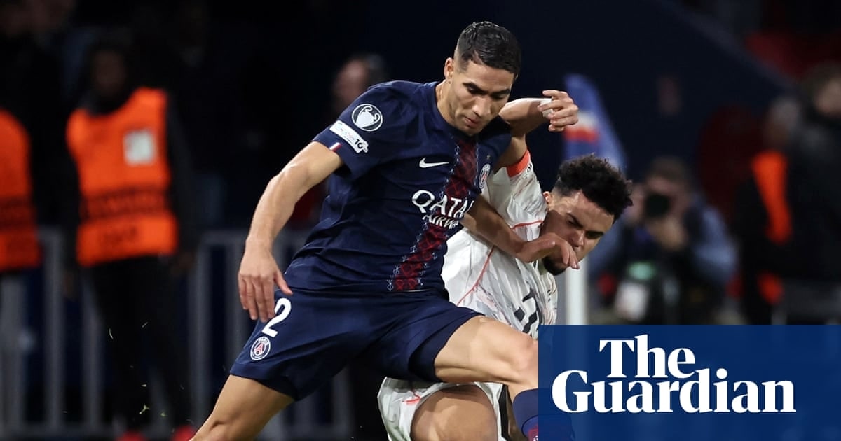 拜仁客场力克巴黎，迪亚斯梅开二度却染红，惊险领跑小组