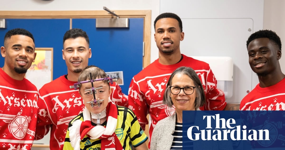 阿森纳球星走进大奥蒙德街医院 送上圣诞慈善欢乐