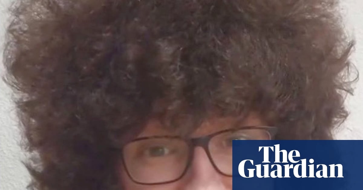 曼联连胜点燃热议：长发挑战者继续等待剪发