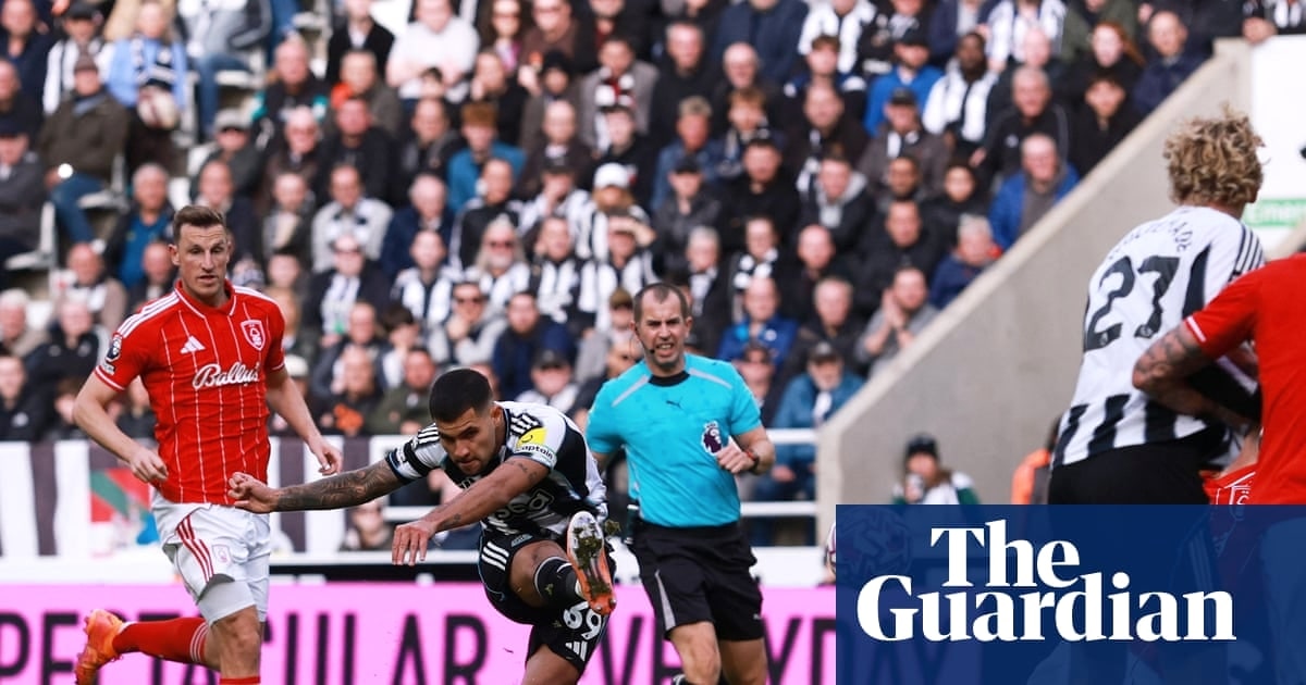 吉马瓦斯进球助纽卡2-1击退诺丁汉森林，波斯托格洛面临挑战