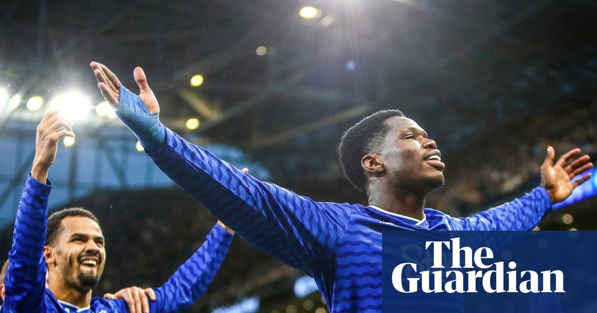 埃弗顿3-0力克诺丁汉森林，戴奇回访遭遇挫折